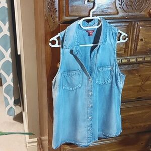 💚Guess Women's Denim sleeveless shirt